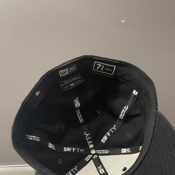 New Era 59Fifty Fitted New York Yankees Hat size 7 5/8 - Picture 3 of 3